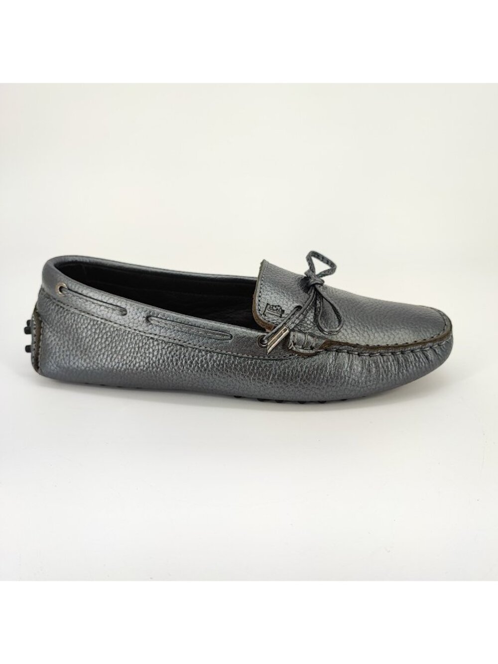Tod's Gommino Women’s Size 7 US Loafers Leather Silver Metallic 5630